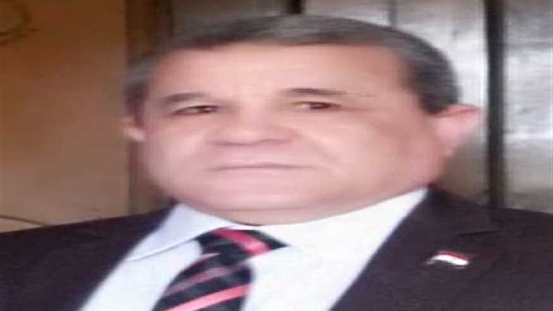 أستاذ جامعي يشكو