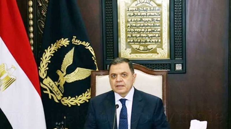 وزير الداخلية لمسئول