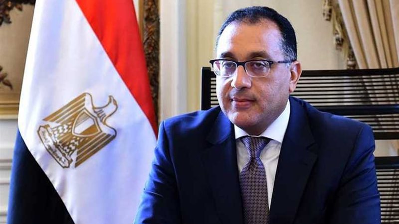 رئيس الوزراء يستعرض