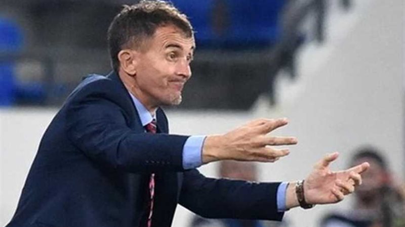 ميتشو يعيد لاعبي