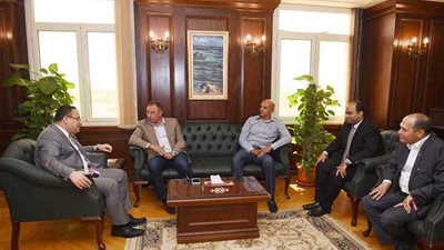 رئيس النادي الأهلي يبحث مع محافظ الإسكندرية إنشاء فرع جديد للنادي بالمحافظة