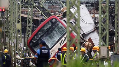 تصادم قطار وشاحنة في اليابان و إصابة حوالي 34 شخصا