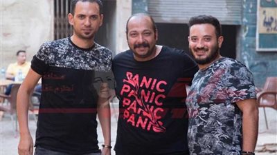 بالصور.. محمد ثروت يظهر بشكل جديد في 