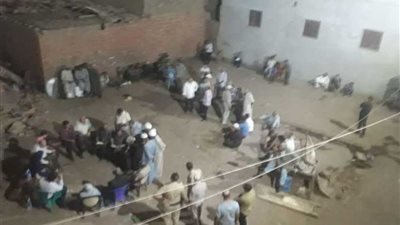 لجنة من المركز الهندسي بجامعة المنصورة تعاين عقار ميت العامل المنهار