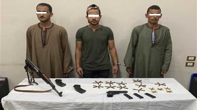 ضبط قطعتي سلاح و60 زجاجة بيرة في حملة أمنية بأسيوط