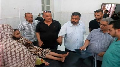 مدير الرعاية الحرجة بالشرقية يطمئن على مصابي حادث انقلاب سيارة ميكروباص