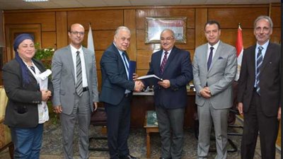 رئيس جامعة أسيوط يوقع بروتوكول تعاون مع أكاديمية الفنون