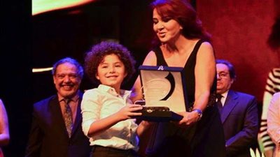 تكريم ياسين ابن الراحلة غنوة بمهرجان 