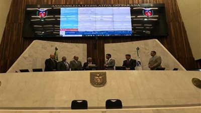 البرازيل تهدي زاهي حواس جائزة الريادة