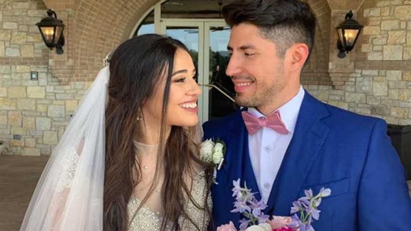 نجمة الإسكواش تحتفل