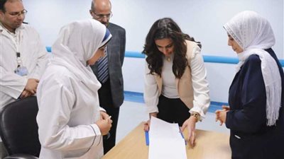 نائب محافظ البحيرة في زيارة مفاجئة لمستشفى الكبد بدمنهور