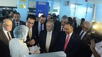 افتتاح أول معمل مصري صيني لتصنيع الألواح الشمسية في سوهاج