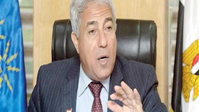 محافظ أسوان يحيل رئيس قرية غرب أسوان و48 طبيبًا للنيابة الإدارية