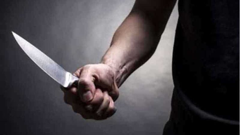 مقتل مسن بطعنة من