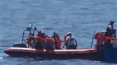 السلطات اليونانية تضبط شخصين وتصادر قاربا على خلفية تهريب مهاجرين