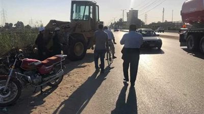 ؤشاب دهسًا أسفل عجلات لودر بالدقهلية