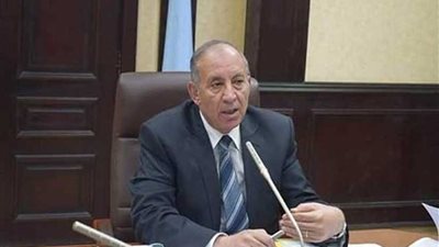 محافظ البحر الأحمر يبحث تطوير سوق السمك بالغردقة