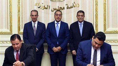 رئيس الوزراء يشهد توقيع اتفاقية بين 