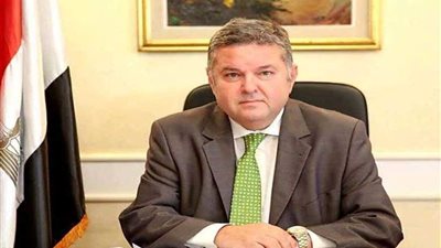 وزير قطاع الأعمال يبحث مع اتحاد مصنعي السيارات بالصين إنتاج سيارة كهربائية بمصر