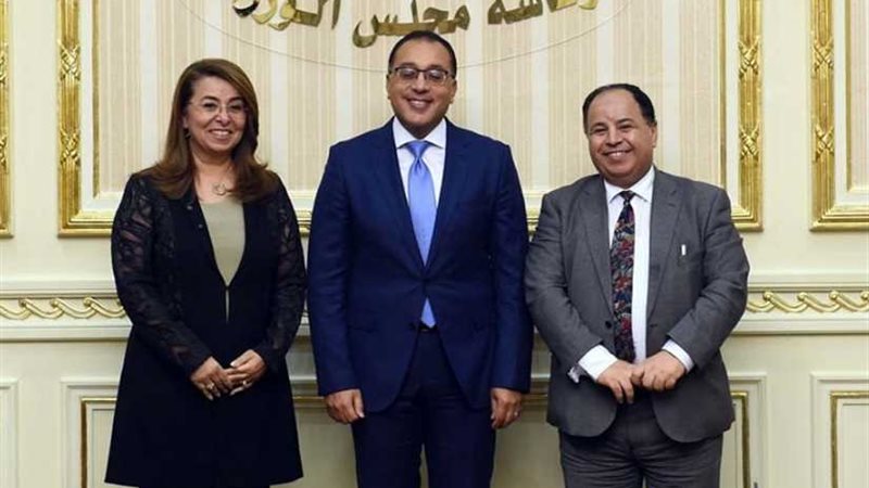 رئيس الوزراء يشهد