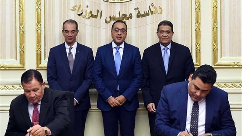 رئيس الوزراء يشهد