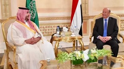 الأمير خالد بن سلمان يلتقي الرئيس اليمني في الرياض.. ويتعهد باستمرار الدعم السعودي للشرعية