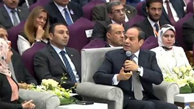 السيسي مازحاً: 