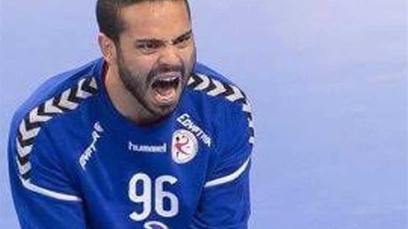 حارس يد الاهلي يخضع