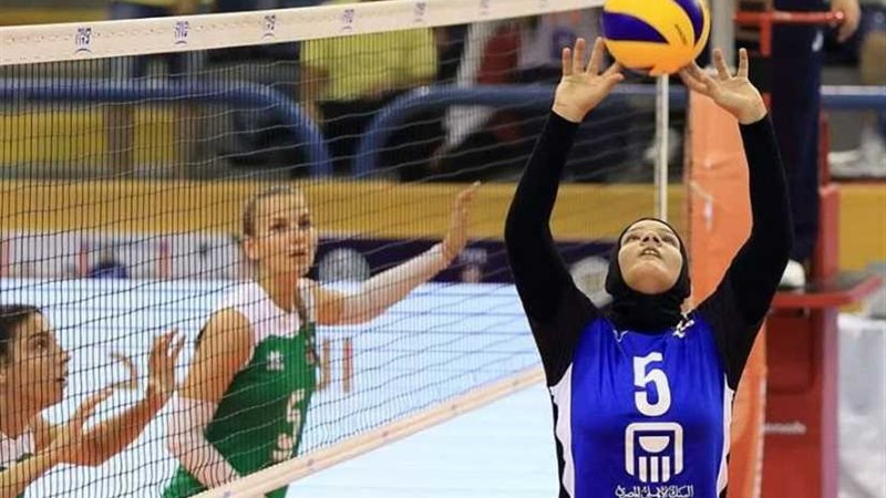 ناشئات الطائرة يواجهون