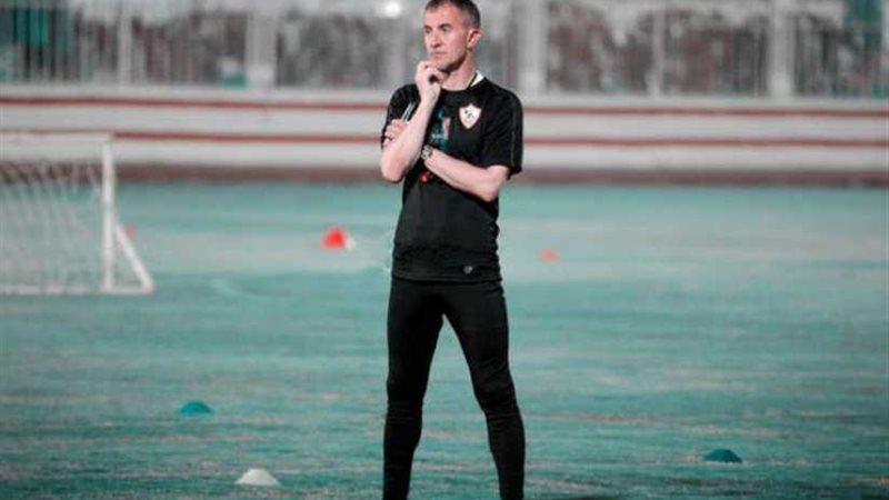 ميتشو يحاضر لاعبي