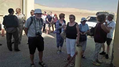 وفد سياحي من ثلاث دول أوروبية يزور المناطق الأثرية بالمنيا 