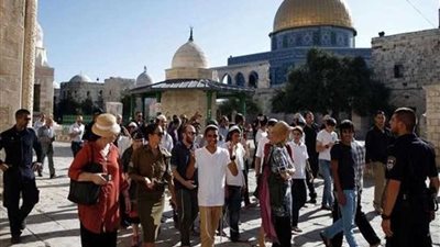 مستوطنون يقتحمون 