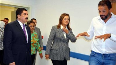 وزيرة التخطيط ومحافظ القليوبية يتفقدان مستشفى 