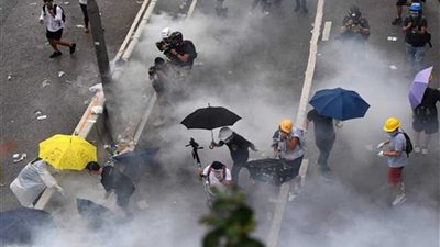 العنف مجددا في هونج كونج.. والغاز المسيّل للدموع ضد 
