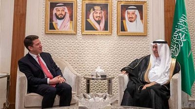 وزير الشئون الخارجية السعودي يبحث مع مسئول بريطاني عددا من القضايا الإقليمية والدولية
