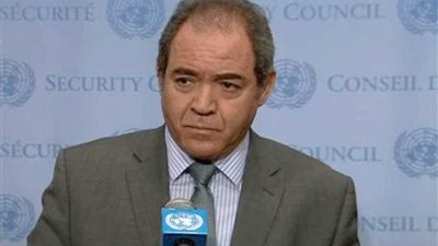 وزير الشئون الخارجية الجزائري يبحث مع وزير بريطاني تعزيز العلاقات الثنائية