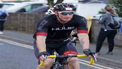 في مشهد مؤثر.. الأسطورة الويلزية يعلن إصابته بــ