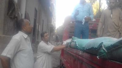 ضبط سيارة محملة بنصف طن دقيق بلدي مدعم قبل بيعه بالسوق السوداء بساحل سليم