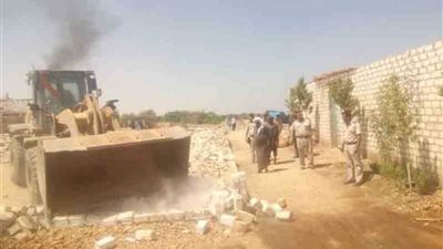 إزالة 16 حالة تعد على أراضي أملاك دولة ومخالفات بناء بمركز الغنايم