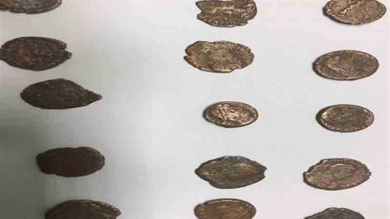 ضبط عملات أثرية بمطاري