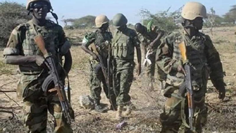 مقتل 12 جنديا من