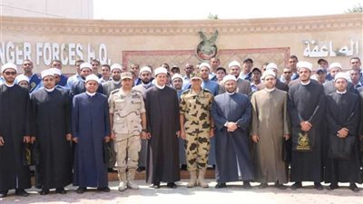 طلاب جامعة الأزهر في زيارة لوحدات قوات الصاعقة 