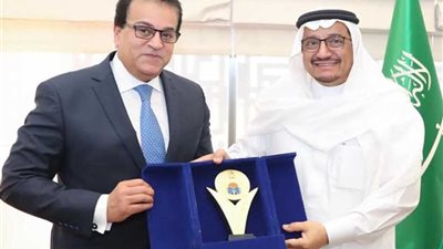 وزير التعليم العالي يبحث آليات التعاون العلمي والبحثي مع نظيره السعودي بجدة