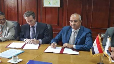 الطاقة المتجددة توقع عقد تنفيذ مشروع محطة إنتاج الكهرباء بالزعفرانة