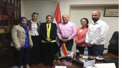 بروتوكول تعاون بين وزارة الشباب والرياضة واتحاد الكرة والثقافي البريطاني لتعليم مهارات الكرة النسائية