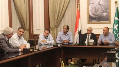 أبوشقة يلتقي اللجنة المشرفة على معسكر شباب الوفد في العين السخنة