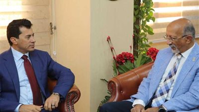 وزير الرياضة ينهي أزمة إيقاف نشاط كرة السرعة بمصر