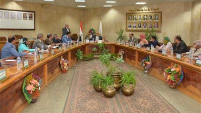 رئيس جامعة أسيوط: تواصل مباشر بين مسؤولي الكليات والطلاب لمحاربة الشائعات