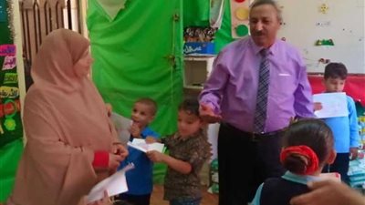 لمتابعة سير العمل.. مدير إدارة بسيون التعليمية يقوم بزيارة إحدى المدارس