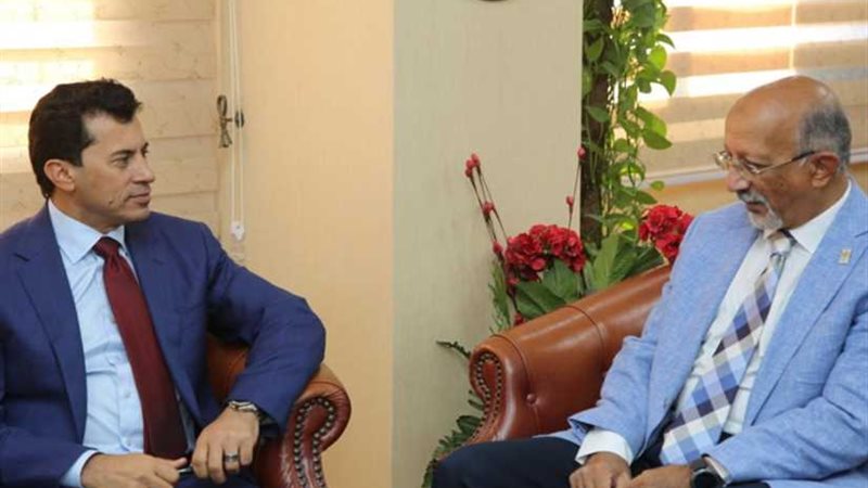 وزير الرياضة ينهي